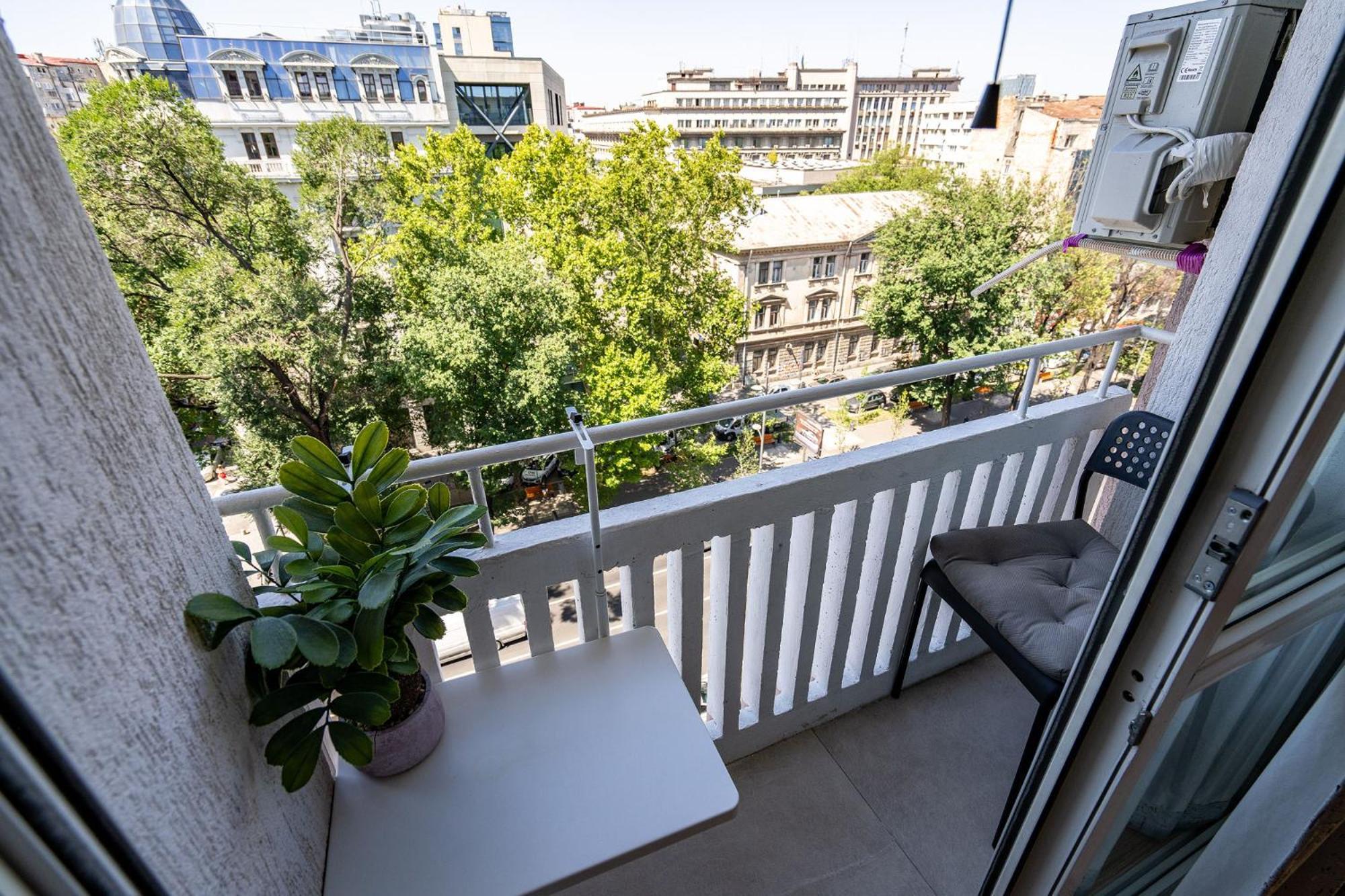Romana Vibe Elegance In The Heart Of The City Bucarest Esterno foto